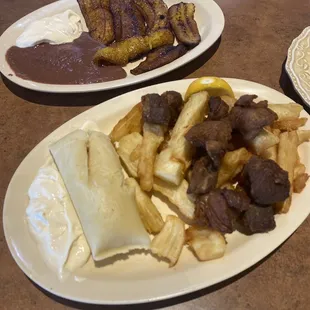 Tamal de elote, Yuca con Chicharron, plátanos fritos