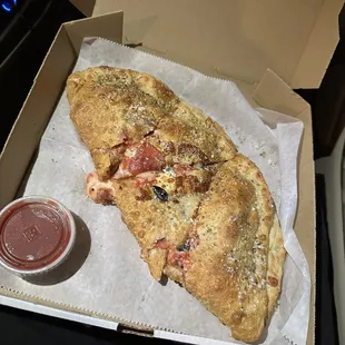 New York, Philly, Dino's. There's the top three places to get a good pie (or crazone).   You won't be disappointed.   5/5