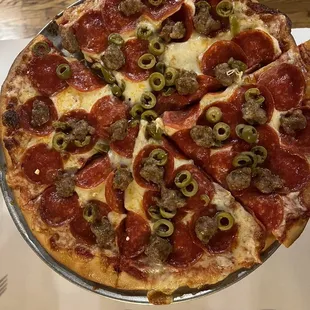 12&quot; pepperoni, sausage and green olive pizza