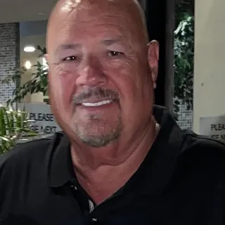 Des M.