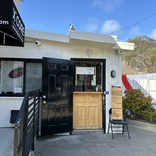 ramen and noodles, outside