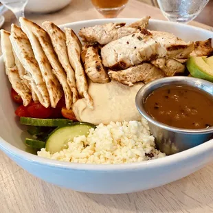 Hummus bowl w/Chicken