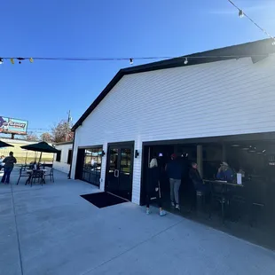 I like the garage doors open