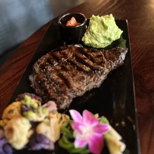 Ribeye steak  con puré de papa  poblano y coliflores. Excelente calidad