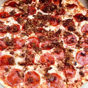 15&quot; sausage &amp; pep pie