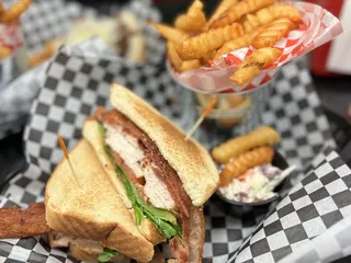 Blvd Bar B Q & Wings