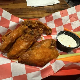 Wings with jalapeño peach