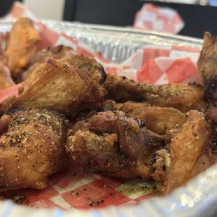 chicken wings and fried chicken, fried chicken wings, fried chicken, chicken, bbq wings, poultry, chicken wings, food, bbq chicken