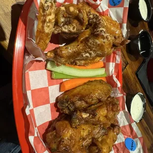 chicken, chicken wings and fried chicken, poultry, fried chicken wings, bbq wings, chicken wings, bbq chicken, fried chicken, food