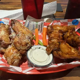 food, bbq chicken, bbq wings, poultry, chicken, fried chicken wings, fried chicken, chicken wings, chicken wings and fried chicken