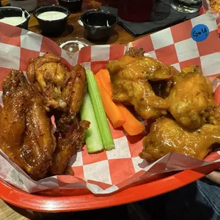 fried chicken, bbq chicken, bbq wings, fried chicken wings, chicken wings and fried chicken, food, chicken wings, poultry, chicken