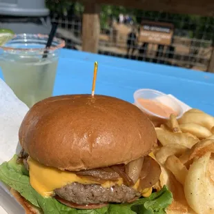 DBB Cheeseburger with whiskey caramelized onions