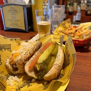 There's more here than meets the eye: I'm a fast drinker, and I'd only downed half a pint before my food arrived. Fast service!