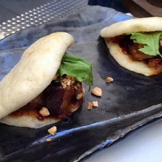 Steamed Bun / Fried Lamb Belly / Peanuts