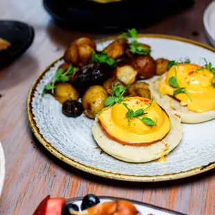 Old Habits Benedict // English muffin, Canadian bacon, hollandaise sauce, breakfast potatoes