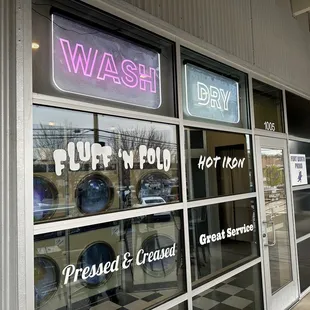 the front of a wash shop