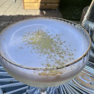 Cocktail dusted with gold