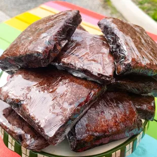 a plate of brownies