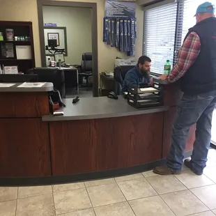 Discount Auto Glass and Tire friendly, knowledgeable, and professional sales representative schedules a customer for his windshield.