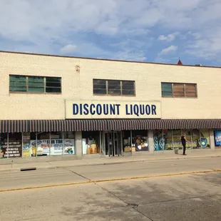 the outside of a liquor store