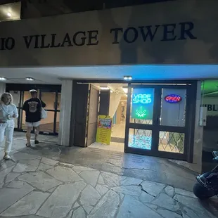 Discount Vape on Kuhio Ave, Waikiki