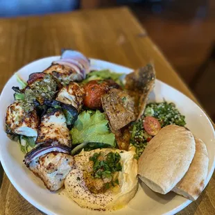 Medium Salad - Chicken Kebab w/ 2 sides included: hummus, tabouli