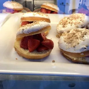 Various doughnuts are put out 2-3 times a day (^_^)