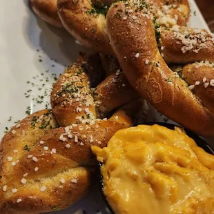 Braided pretzel