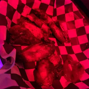 Bad lighting lol. But the wings were so good!