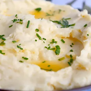 a plate of mashed potatoes