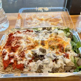 Platter combo with lettuce/veggies &amp; white and red (spicy) sauce