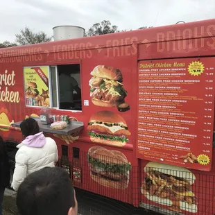 My sandwich look absolutely nothing like the chicken on the truck!!!!! #falseadvertisement