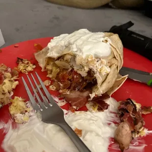 Omg!!! Packed full of goodnesss. I get eggs, 2x bacon, tomatoes and potatoes and top it off with sour cream!!