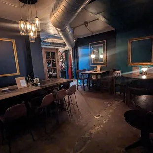 sushi and sashimi, interior