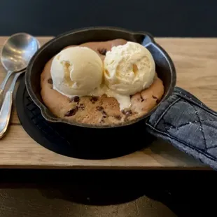 Skillet chocolate chip cookie dessert