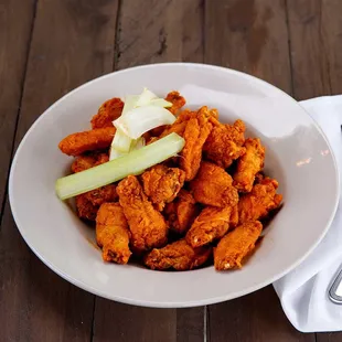 chicken wings and fried chicken, chicken wings, fried chicken, chicken, bbq wings, fried chicken wings, bbq chicken, food, poultry