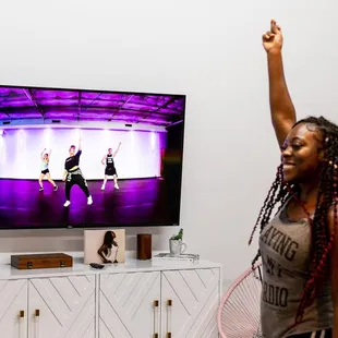 Our online classes bring the DivaDance experience right to your living room!
