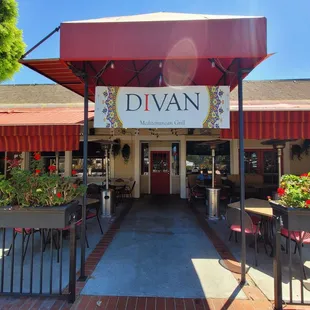 the entrance to divan