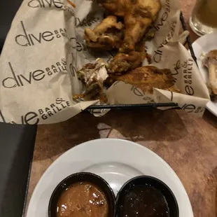 5 pepper wings with sriracha garlic Parmesan, and Thai chili sauce