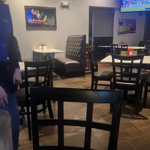 Clean And comfy restaurant with comfy decor