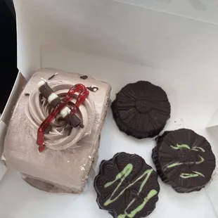 food, dessert, cupcakes