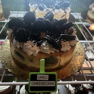 Oreo cheesecake with white frosting.