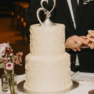 Our 2-Tier wedding cake