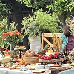 Outdoor Dining . Casual Lux entertaining.