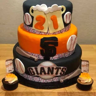 a baseball themed cake
