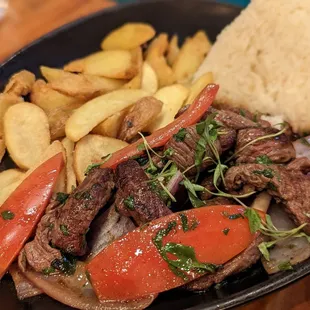 Lomo de saltado. Instagram: TianTianEats