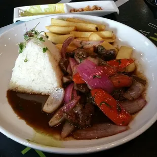 Lomo Salteado Tequenos