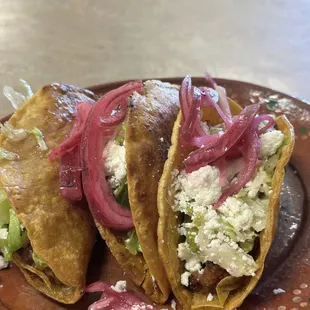 Rico&apos;s taco de pobre frijol con chorizo