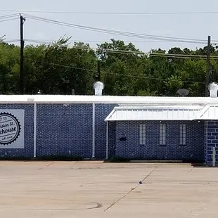 The Division St. Icehouse