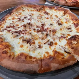 Rocco 12" Neapolitan Pizza (House ranch, grilled chicken, pancetta and fresh mozzarella)